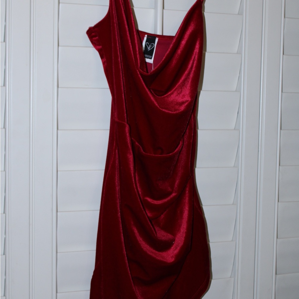 WINDSORY short red velvet dress
